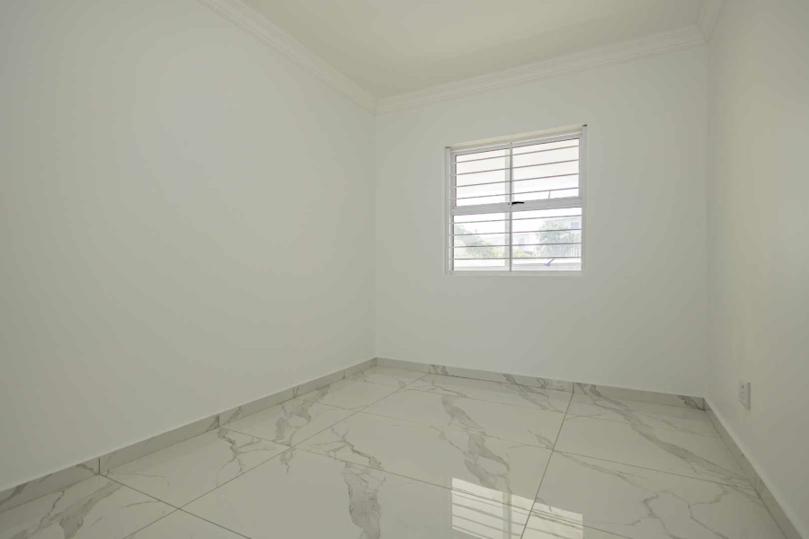 To Let 2 Bedroom Property for Rent in Bloubergrant Western Cape